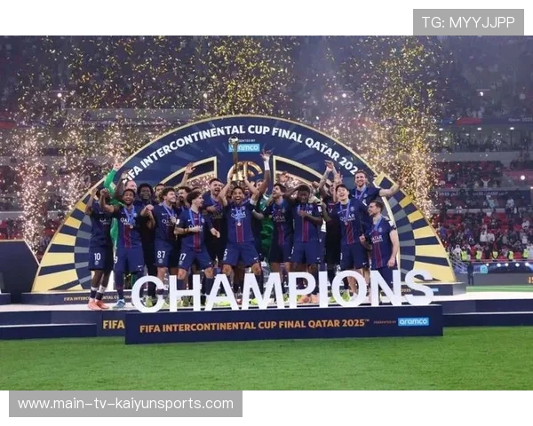 萨福诺夫单手托出必进头球，巴黎圣日耳曼2比1逆转克莱蒙